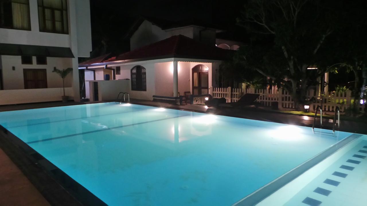 Woodnest Windmill Hotel