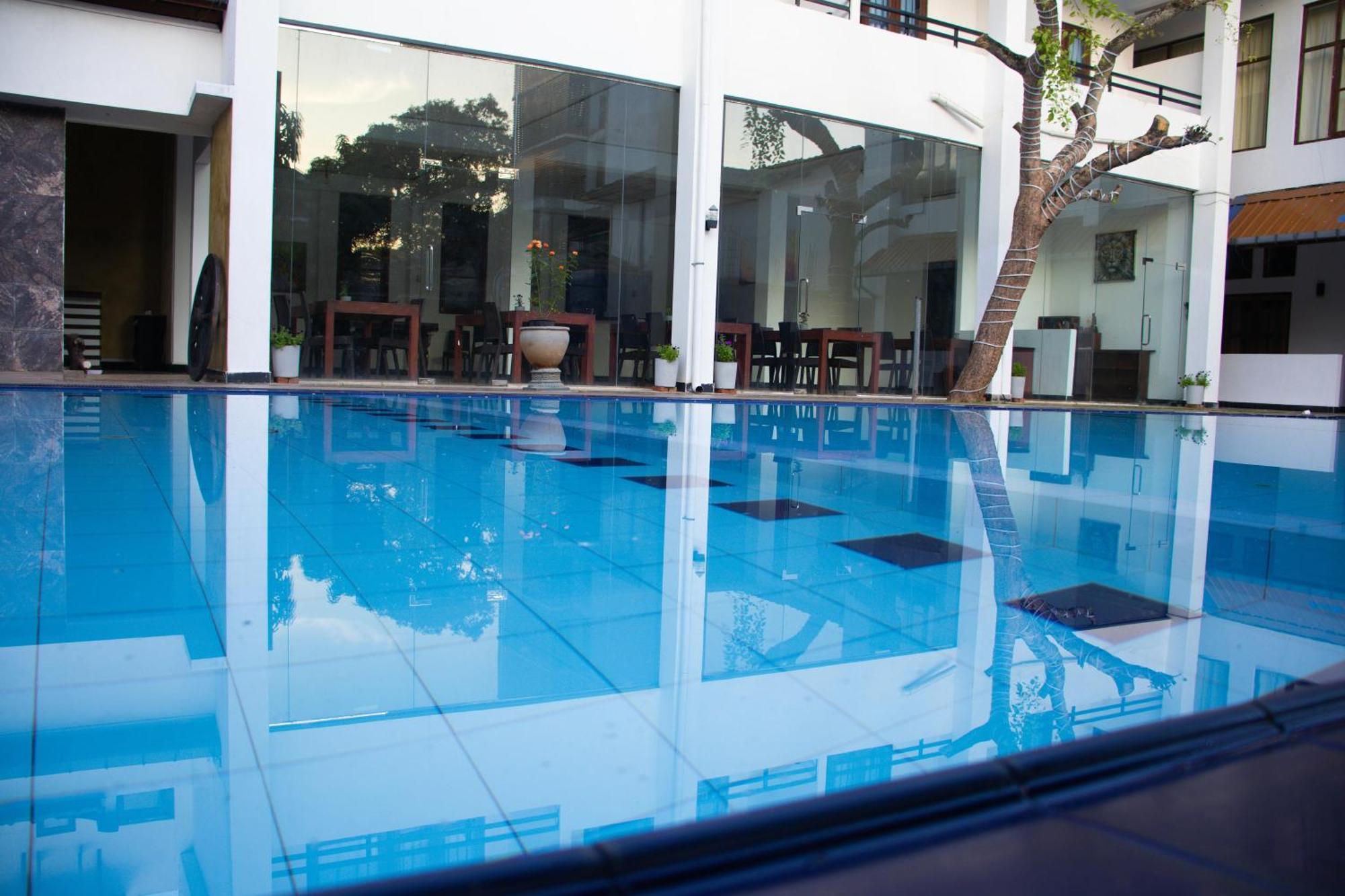 Woodnest Windmill Hotel 2*