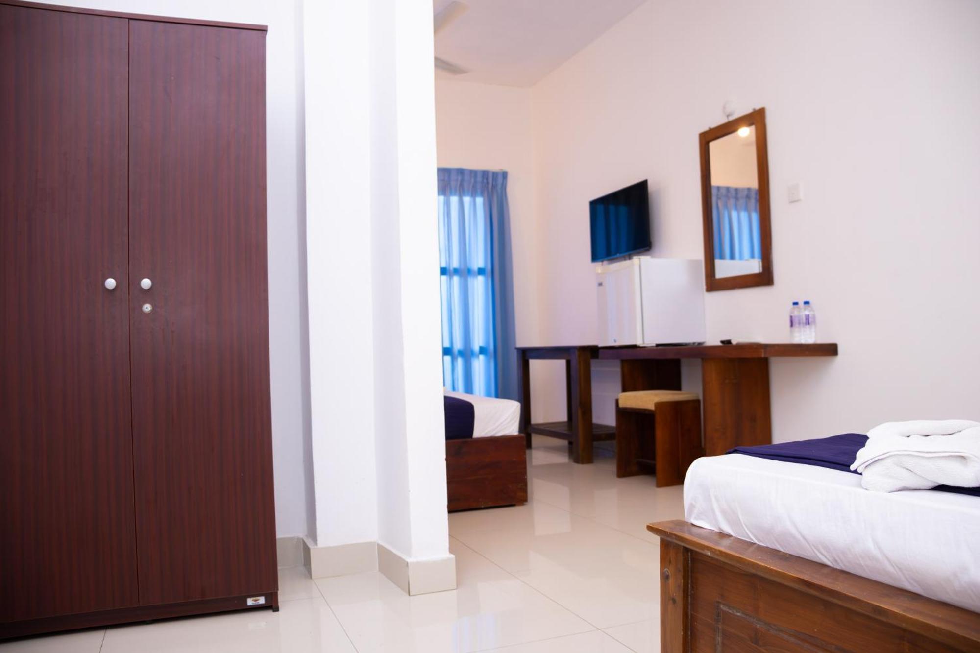 Woodnest Windmill Hotel Negombo